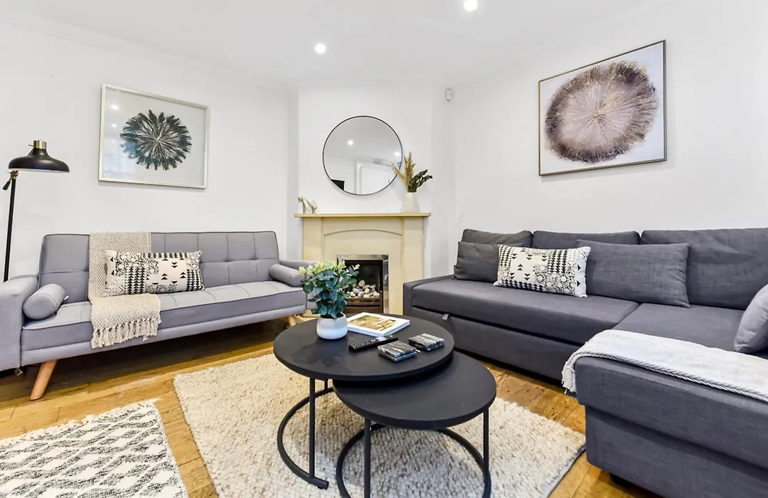 2 Bed House- Piccadilly!-1